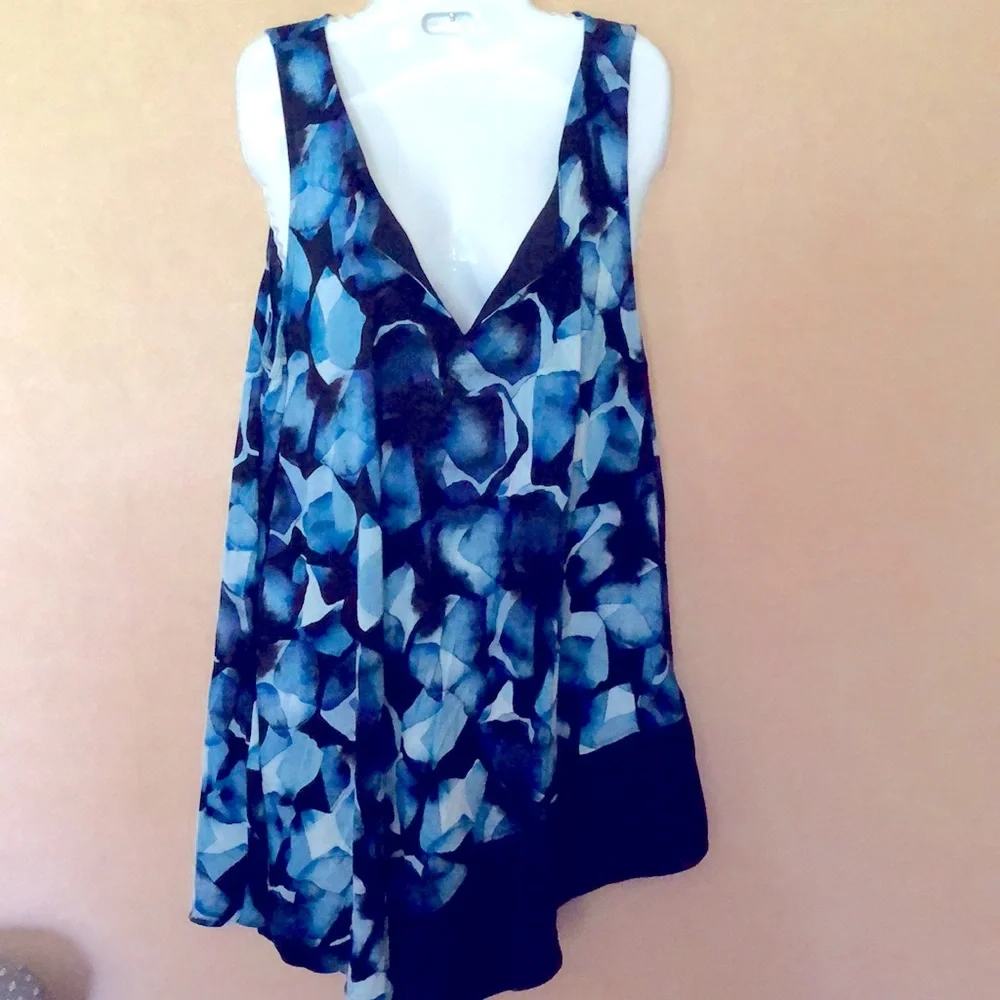 Simply Vera Wang tunic in blues and black. Asymmetrical - Picture 1 of 6